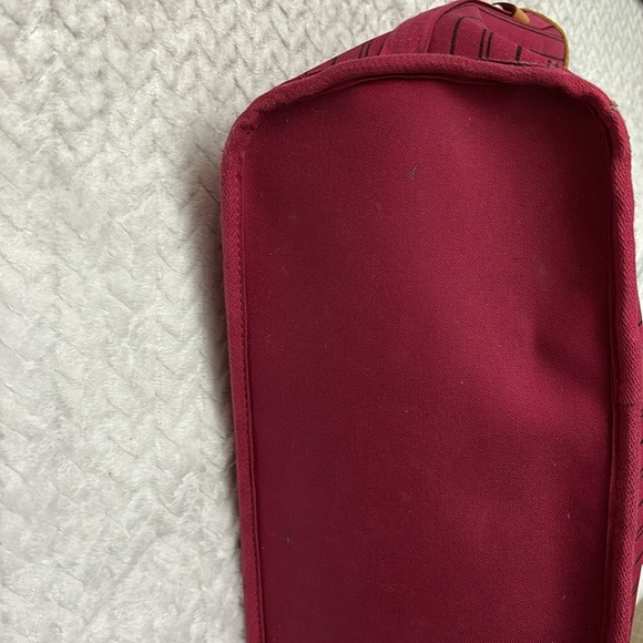 Louis Vuitton - Picture 7 of 7